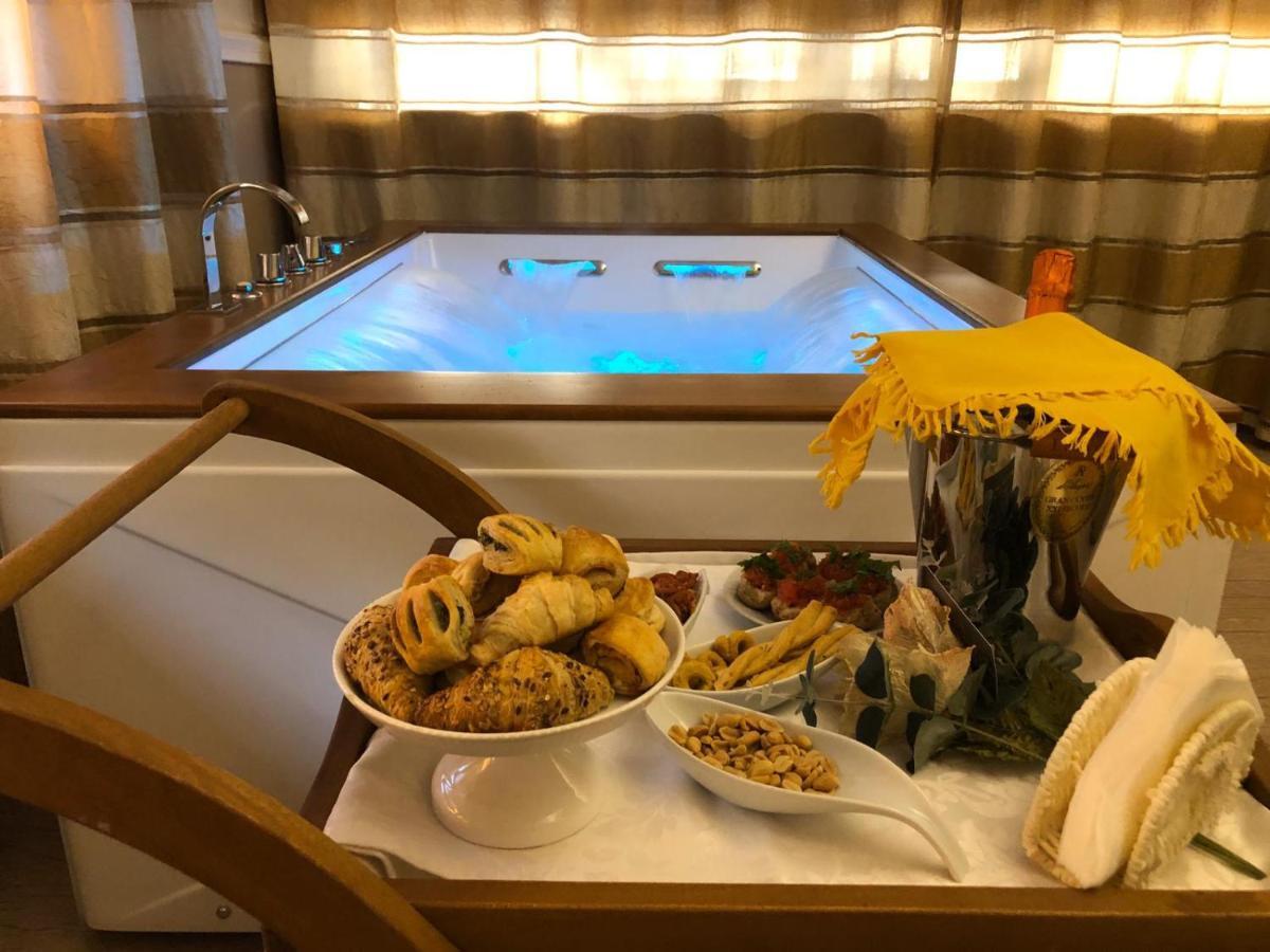 Villa Domus Salento Suites & Rooms Con Parcheggio Privato In Loco Лечче Экстерьер фото